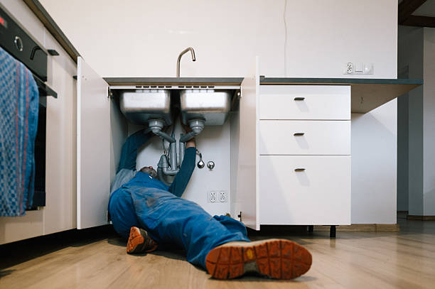 Professional Emergency Plumber technician working in Oglesby, IL